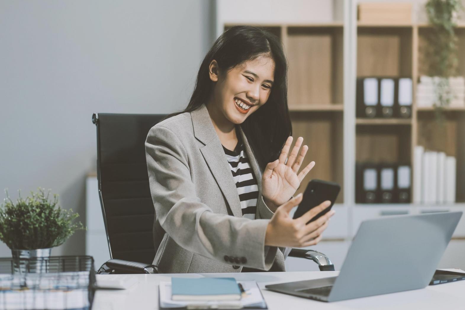 Professional content writing consultation showing collaboration between writer and business owner