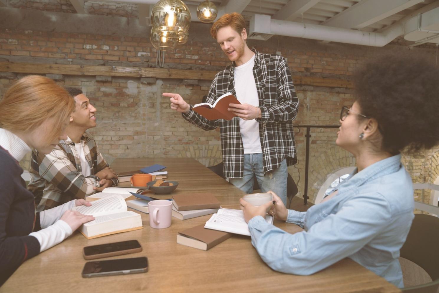 Content writing workspace and creative environment at PulsarFlux